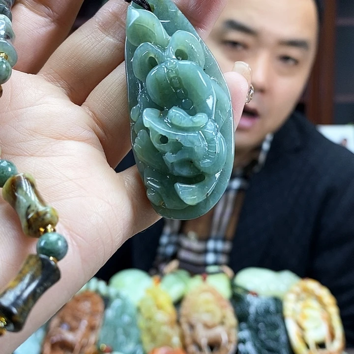 蛇纹石玉吊坠未镶嵌