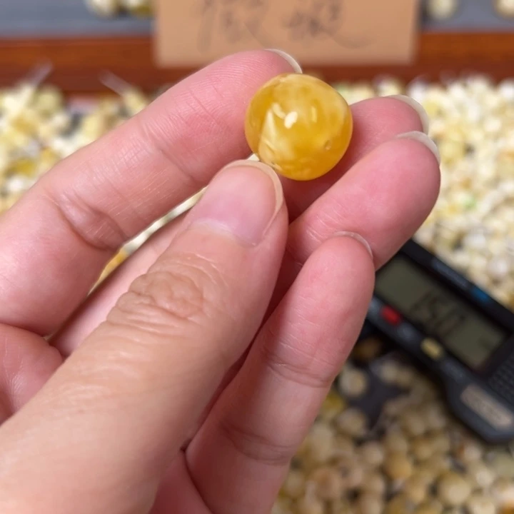 蜜蜡未镶嵌裸石14.9mm一个