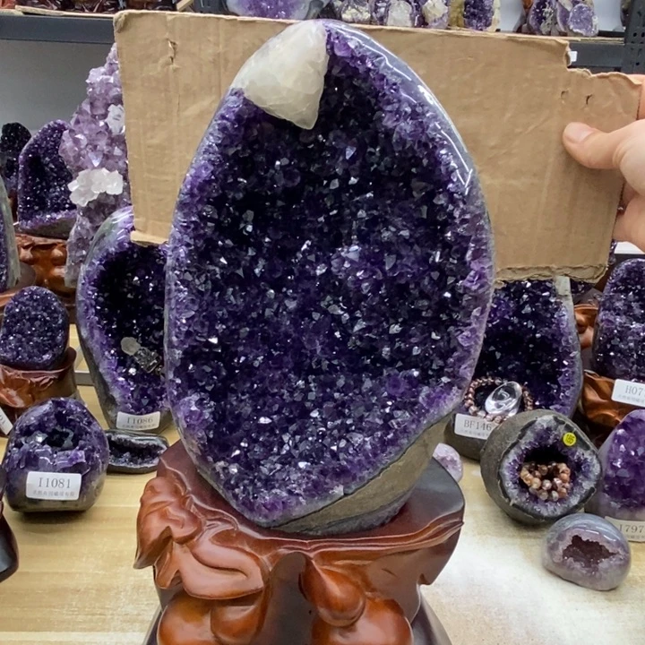 紫晶大型摆件（非配饰）未镶嵌一****吗