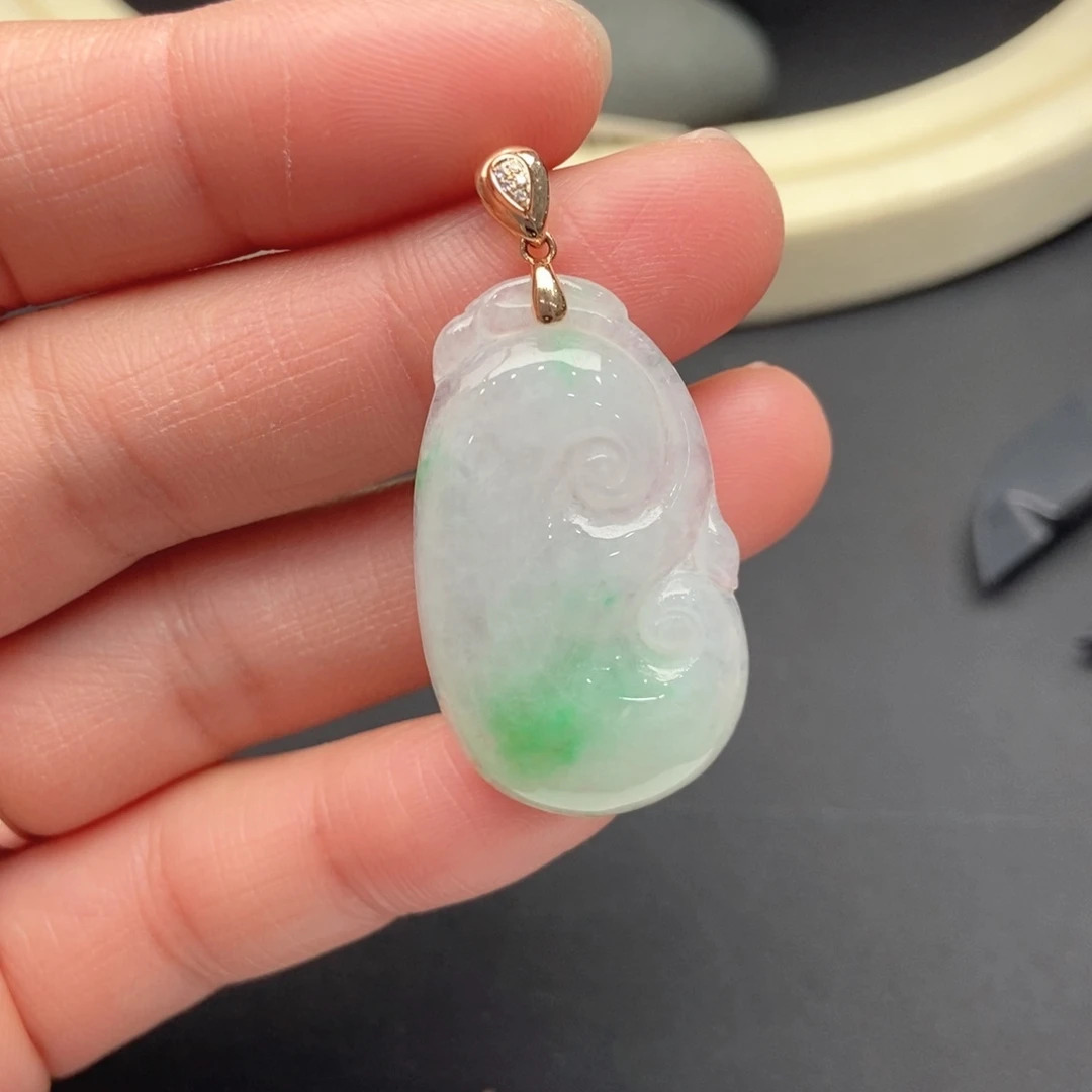 翡翠18K金镶嵌颈饰