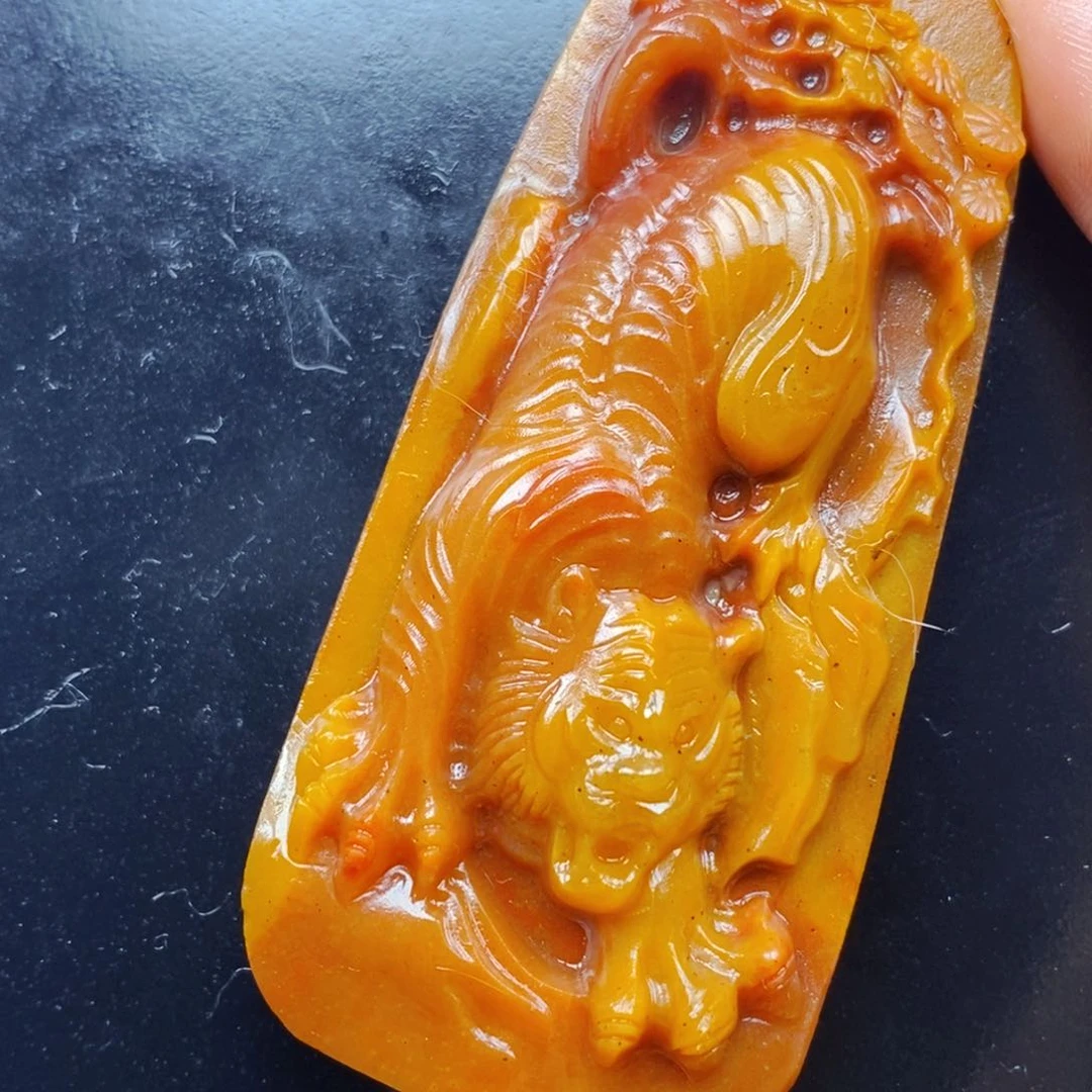 石英质玉（黄龙玉）未镶嵌颈饰