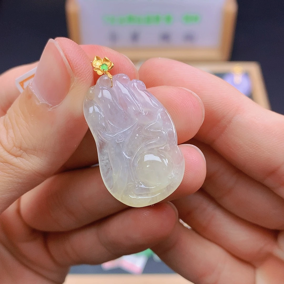 翡翠18K金镶嵌颈饰翡翠