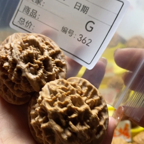 骏***马桃核把件自产自销……