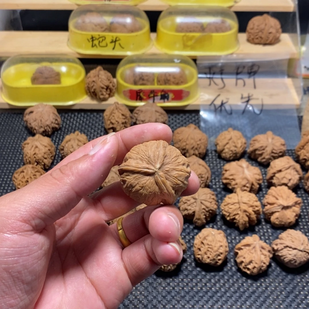 洪***️文玩核桃吊坠核桃异形