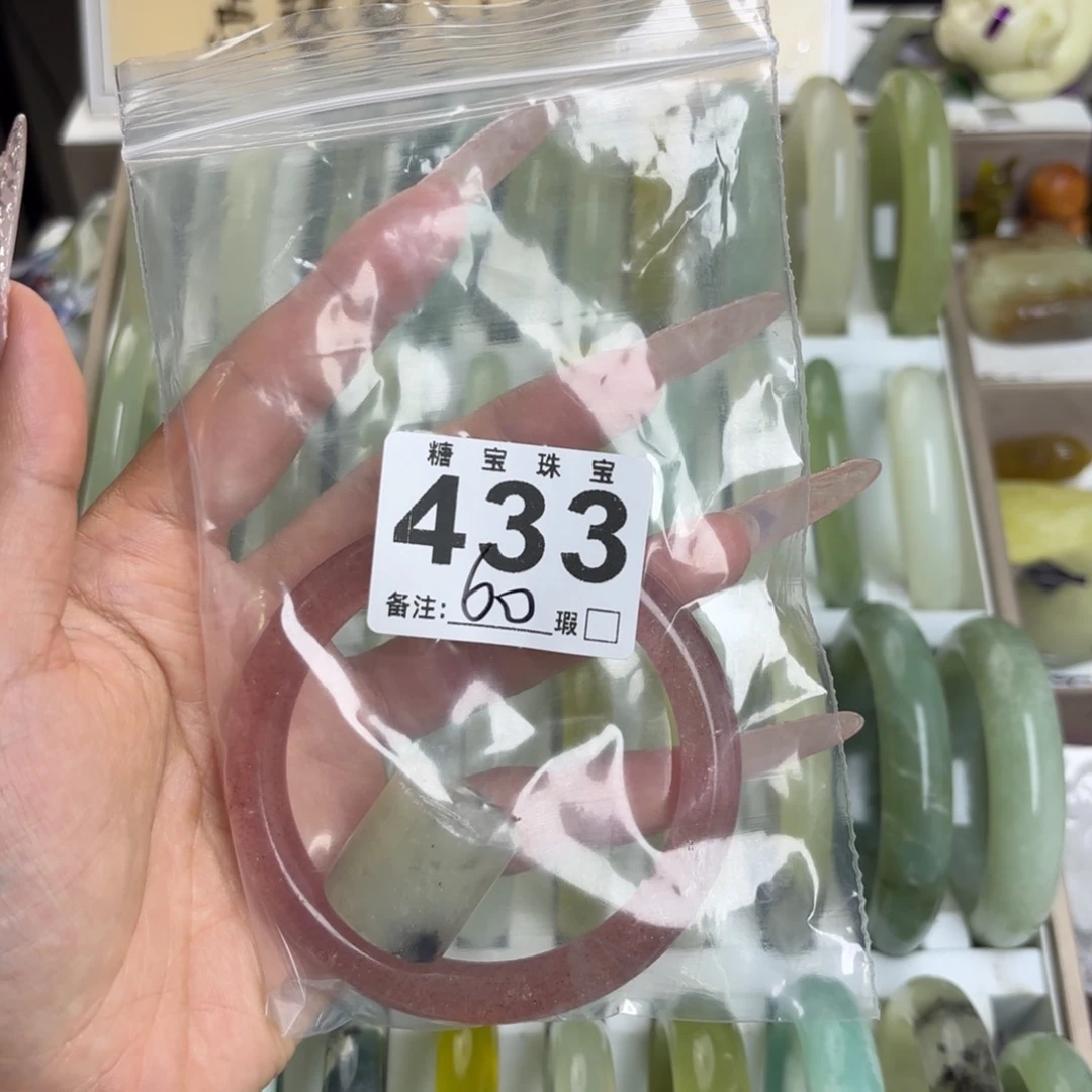 未镶嵌蛇纹石玉手镯X****o