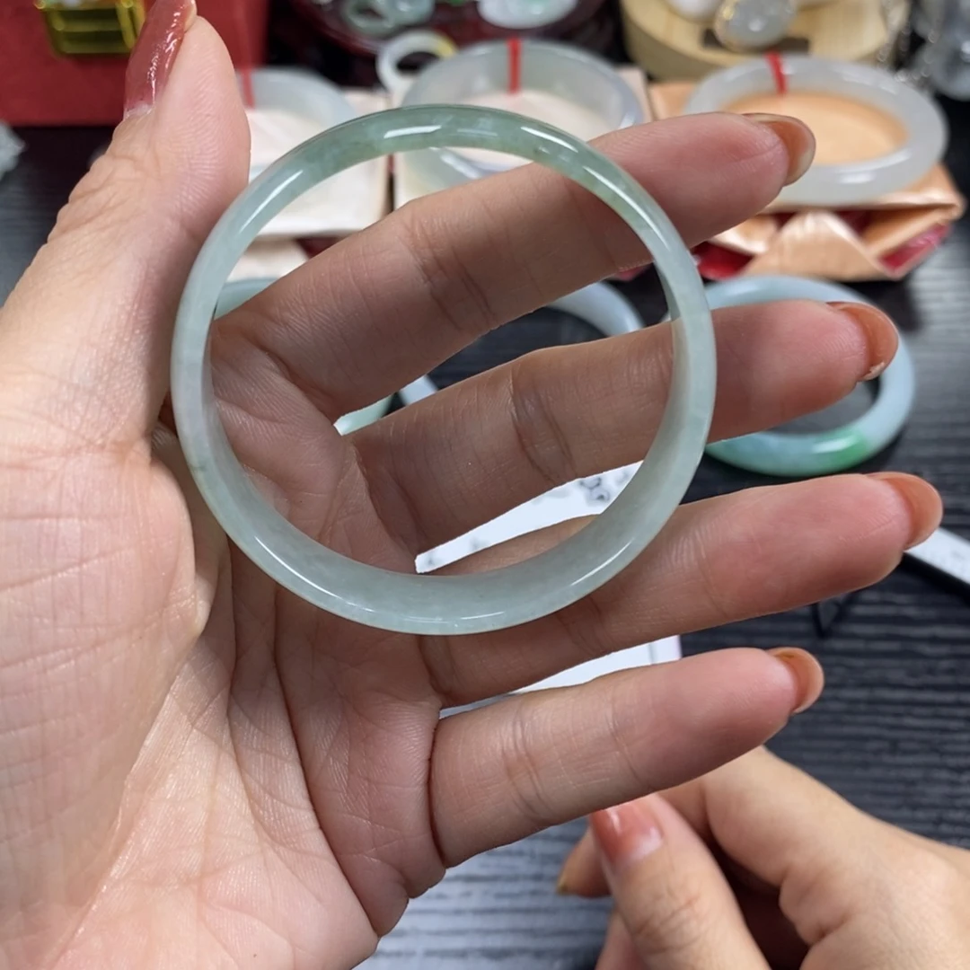 翡翠手镯未镶嵌天然翡翠