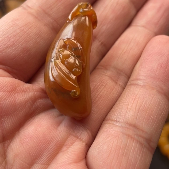 石英质玉（黄龙玉）合金手玩牌