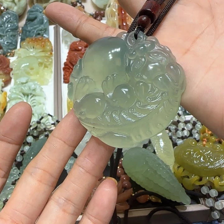 蛇纹石玉未镶嵌吊坠雨**道