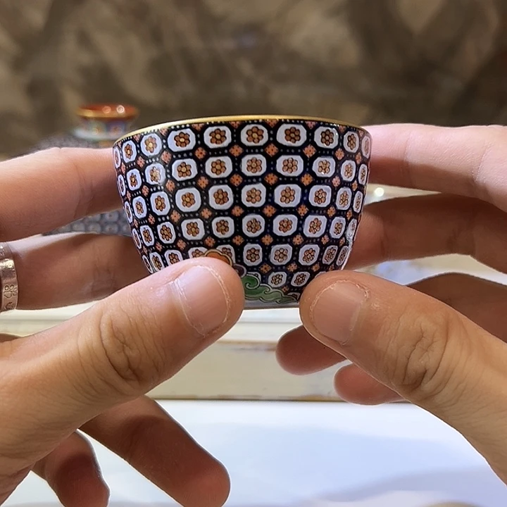 珐琅彩敦煌鹦鹉龟锦小缸杯