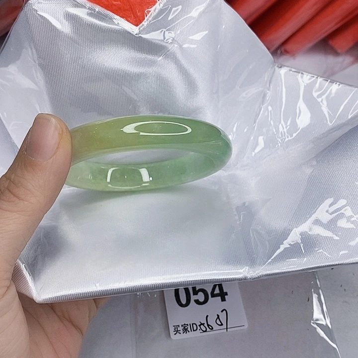 翡翠未镶嵌手镯一图一物实物为准（微瑕处理）