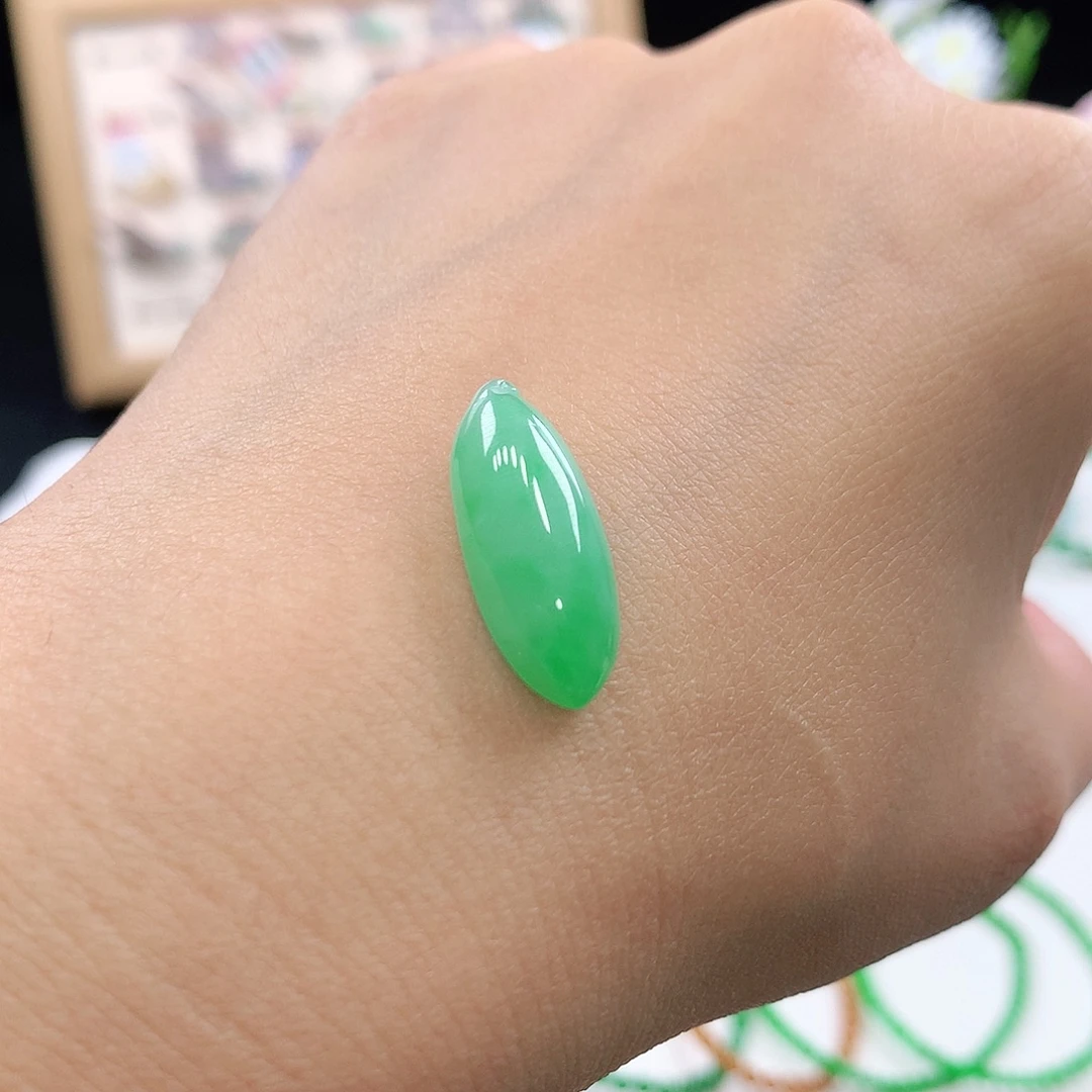 翡翠未镶嵌手链福瓜