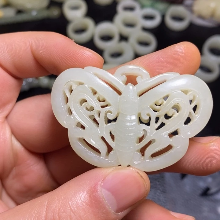 方****和田玉未镶嵌颈饰