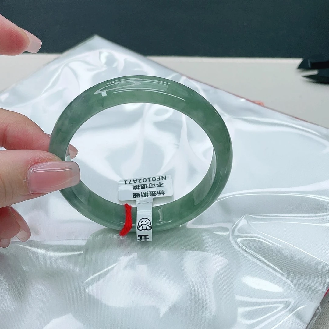 翡翠手镯未镶嵌正56