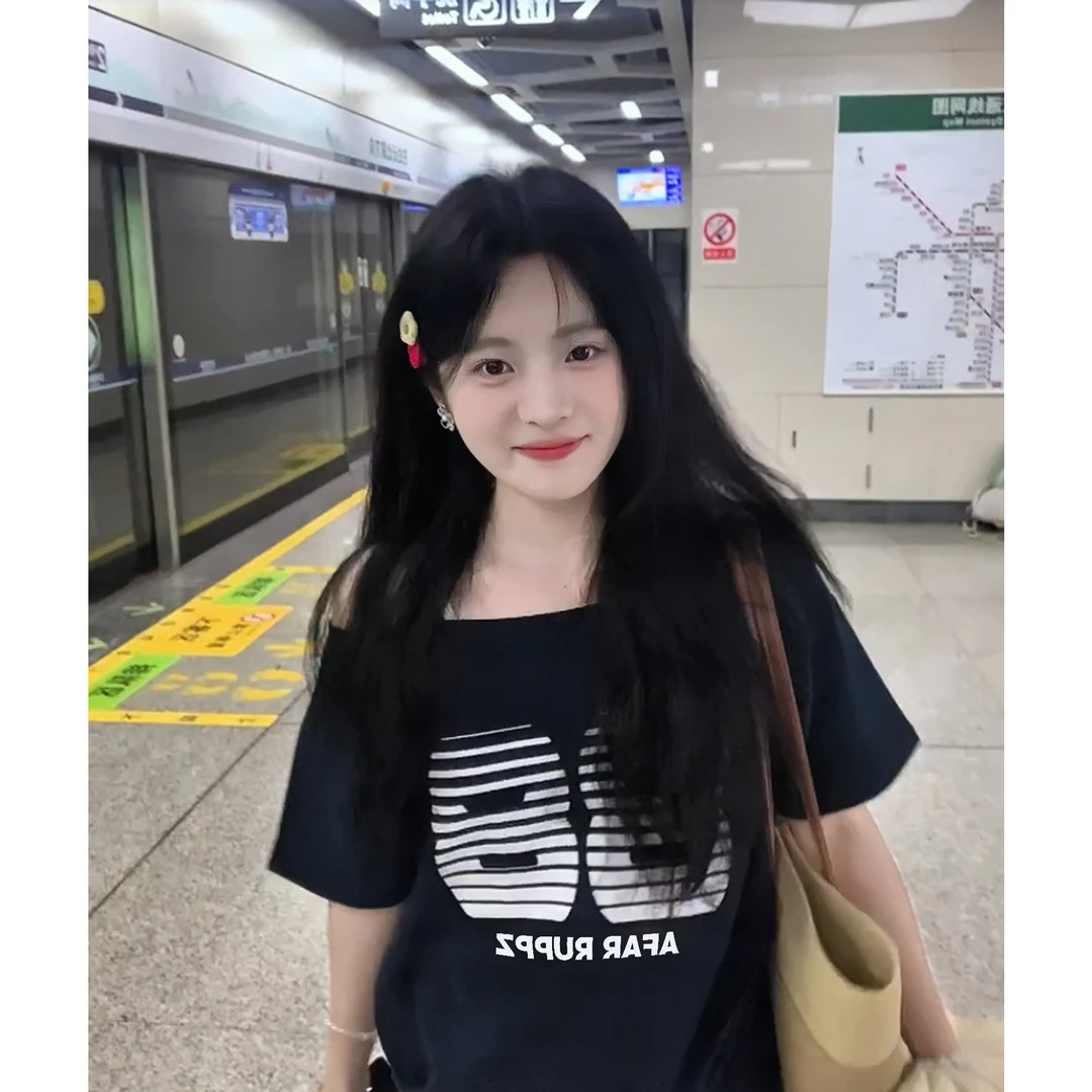 新款夏季新款露肩一字领短袖t恤女字母印花韩版纯欲高级感上衣服
