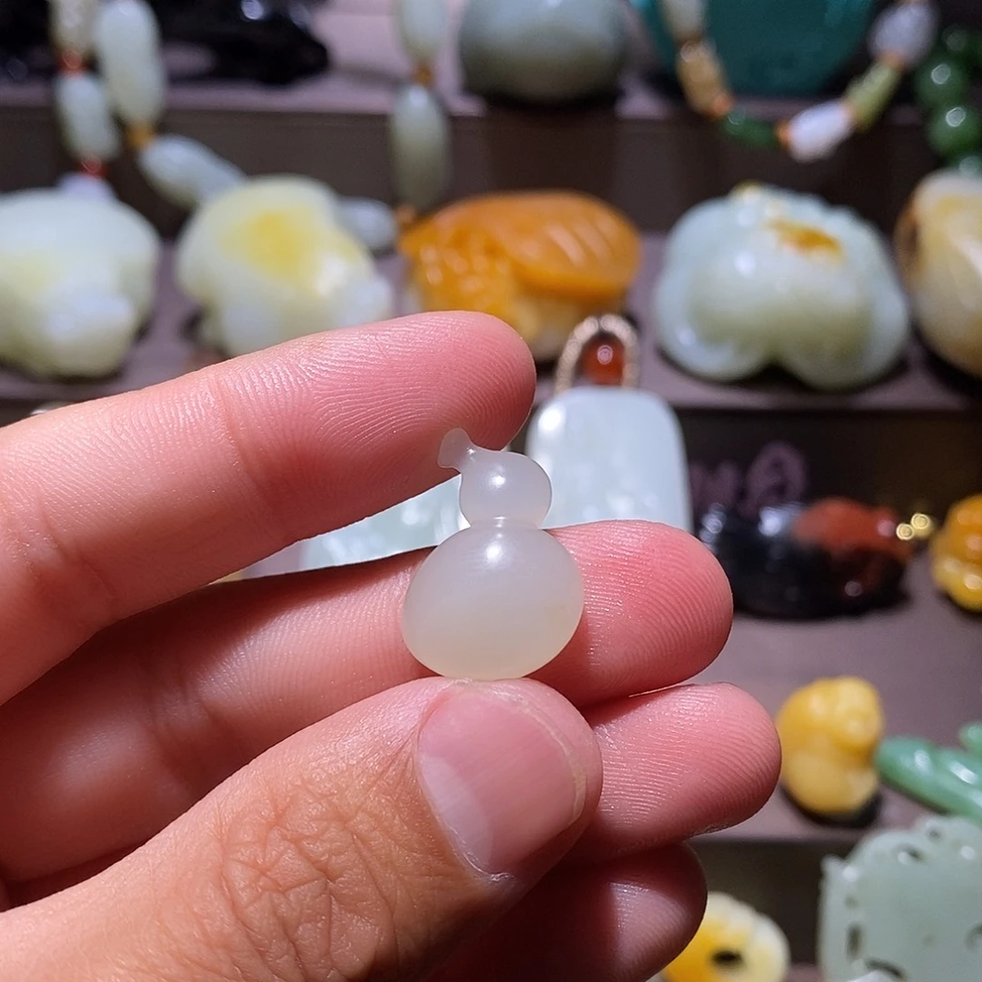 胡****和田玉未镶嵌毛衣链