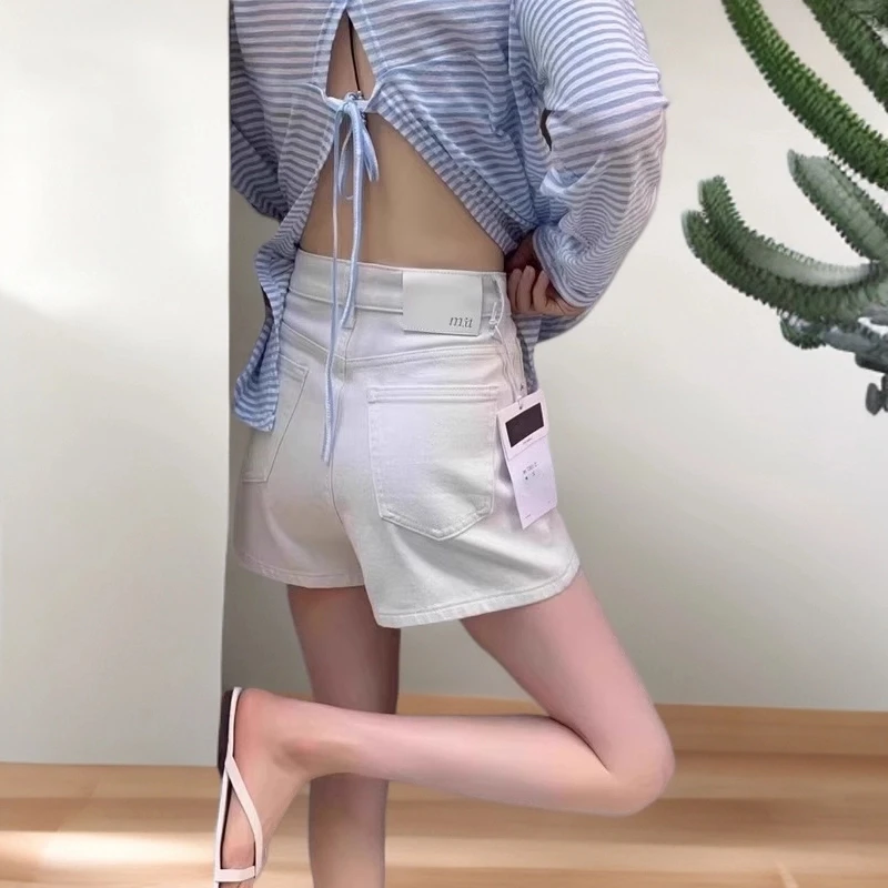 时尚白色高腰线条设计A字牛仔裤女夏季简约直筒气质显瘦休闲短裤