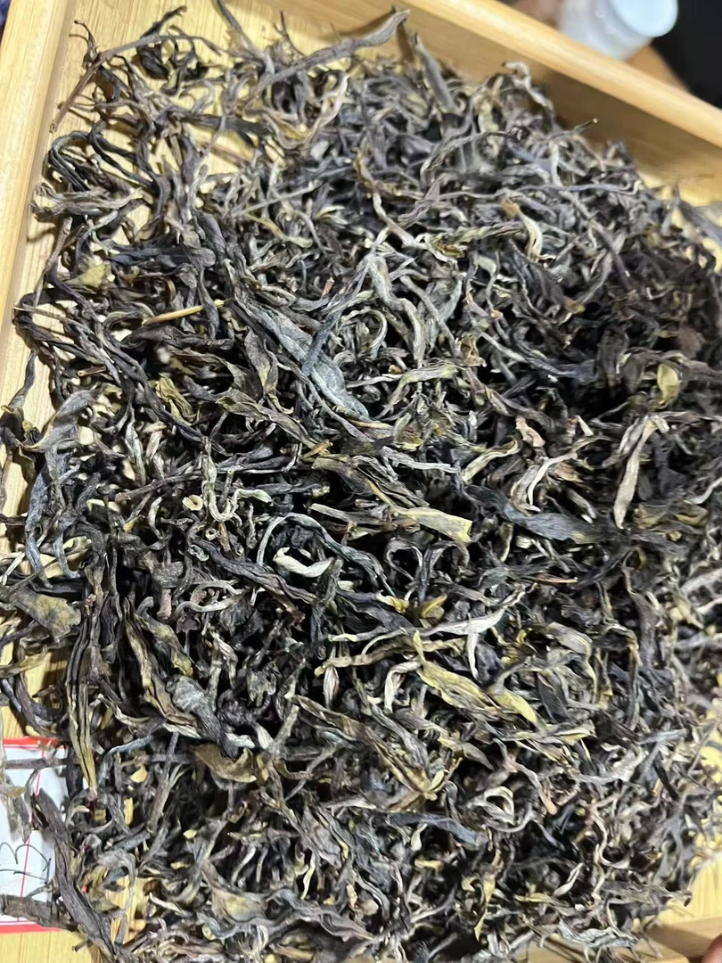 (石兆中号)2025年易武国某林森林高杆普洱茶生散100克