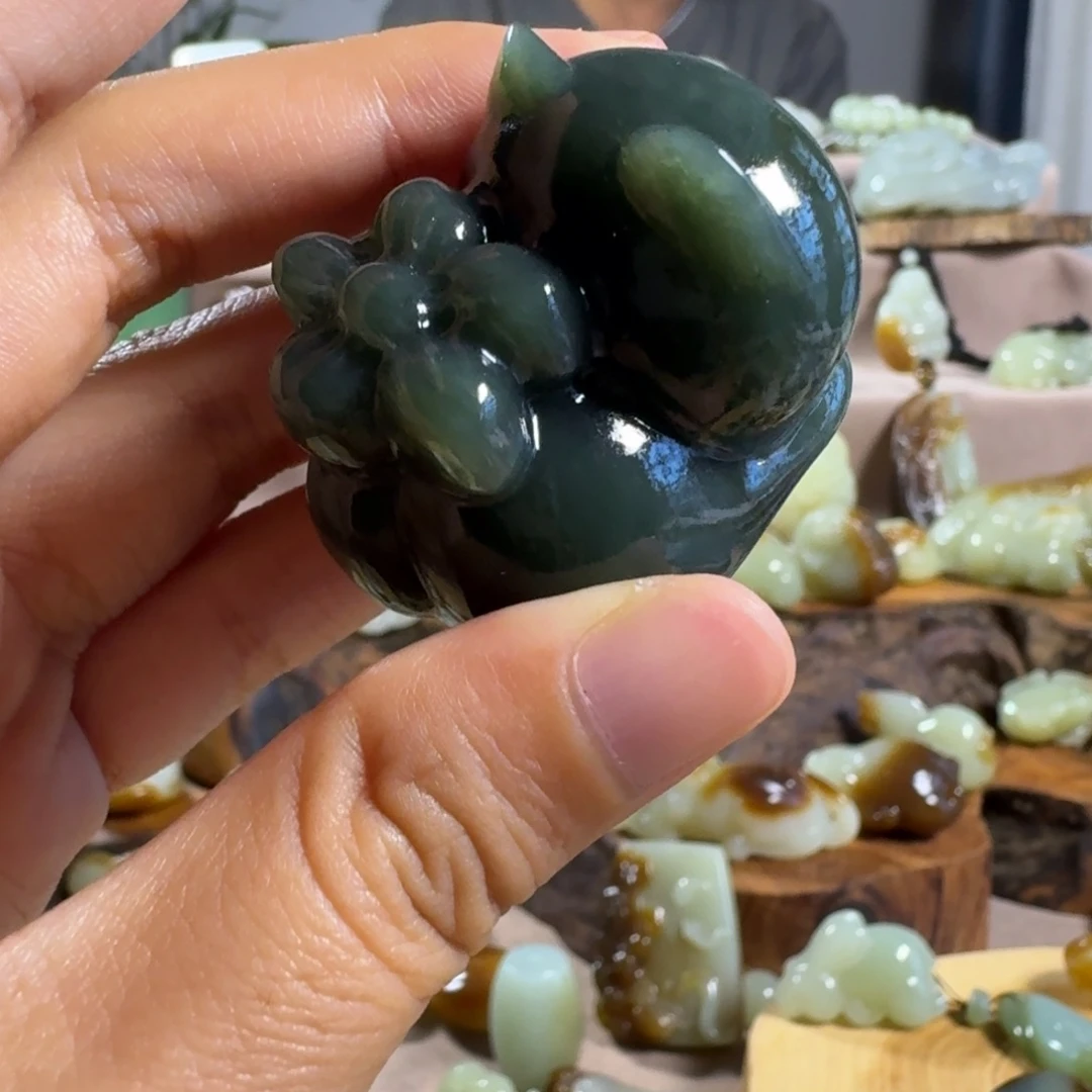 颈饰未镶嵌和田玉（糖玉）