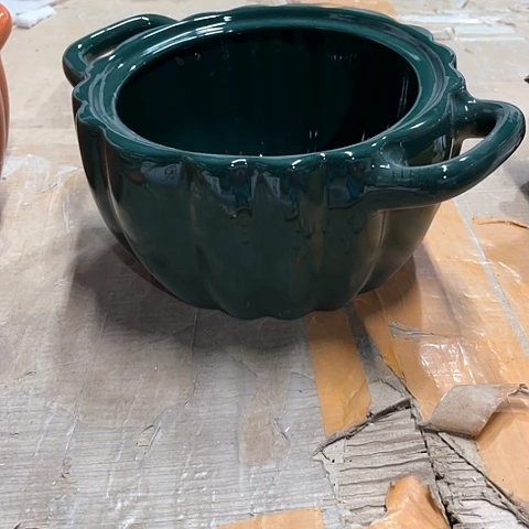 微瑕，不明火，口径19厘米，高度10变形针孔颗粒，绿