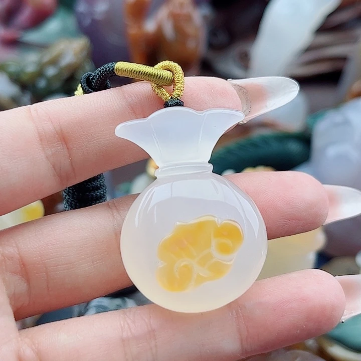 用***2玛瑙未镶嵌手饰吊坠