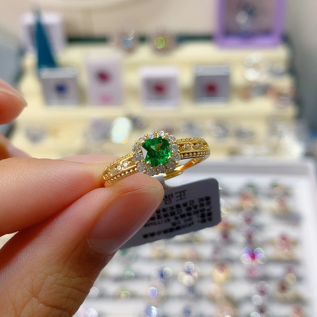 戒指银S925镶嵌石榴石（沙弗莱）