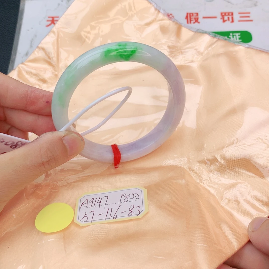 翡翠手镯未镶嵌翡翠