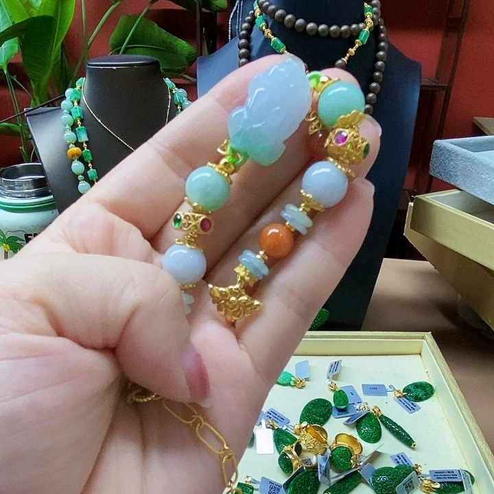 翡翠未镶嵌颈饰手串