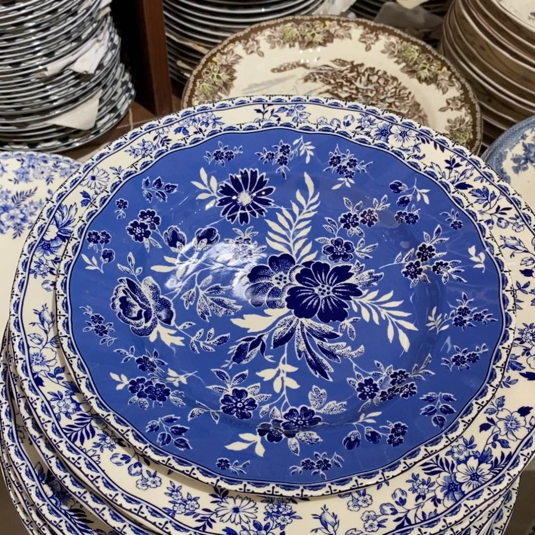 瓷微瑕青花八寸深蓝平盘