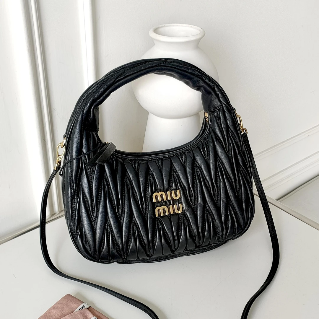 95新 MIU MIU/缪缪 黑金褶皱羊皮Wander小号手提斜挎包49457