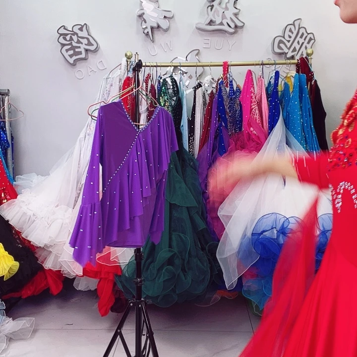 交谊舞的舞蹈动作和舞蹈动作的