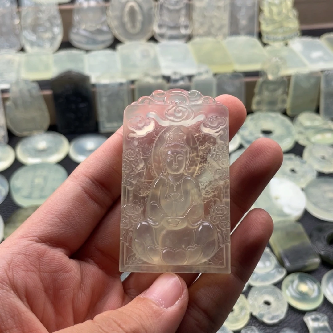 岫玉未镶嵌颈饰观音