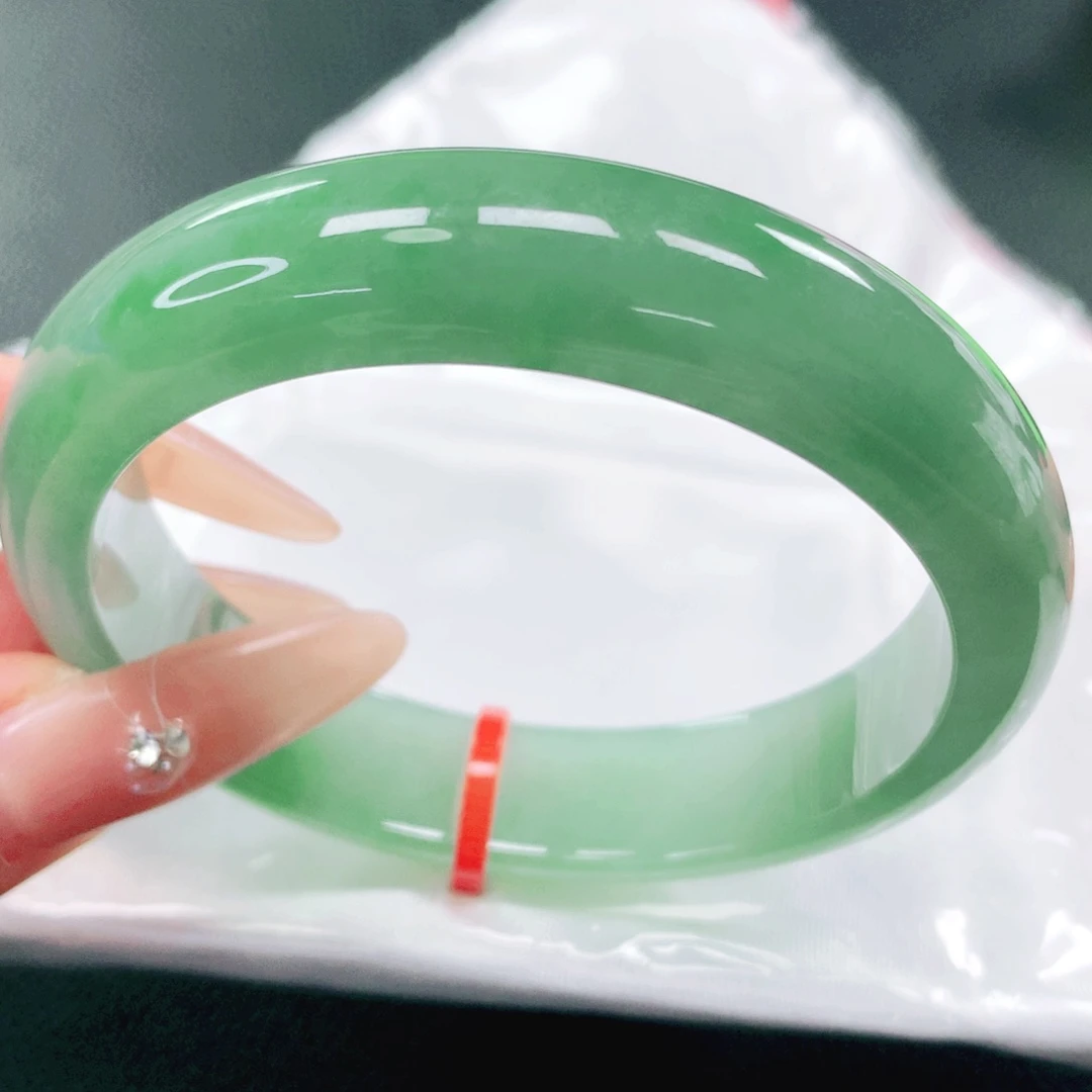 未镶嵌手镯翡翠55。