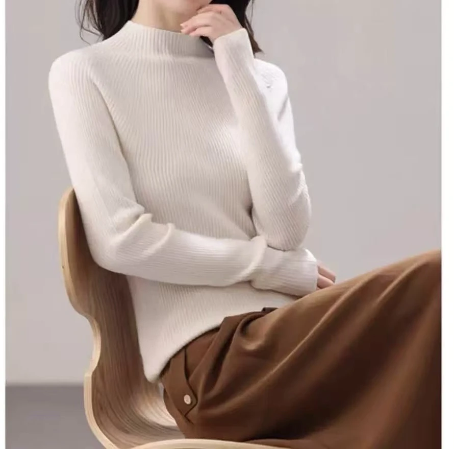 纯色无缝一体绵羊绒时尚保暖秋冬2024新款女装保暖显瘦半高领上衣