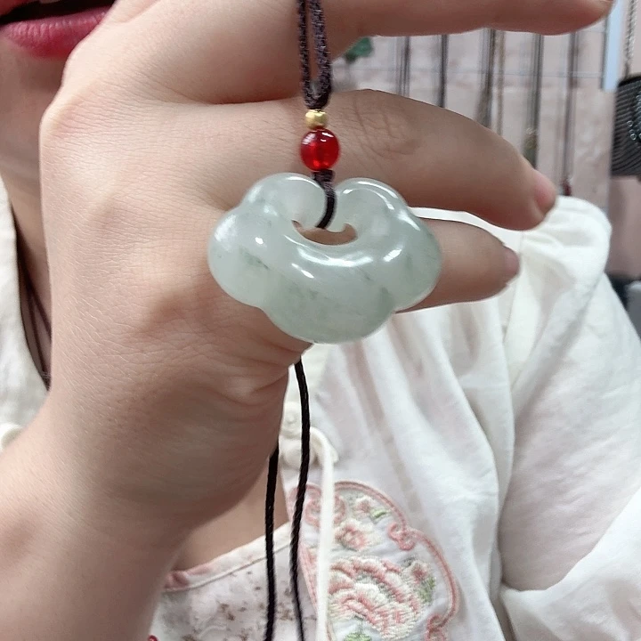 石英质玉未镶嵌颈饰