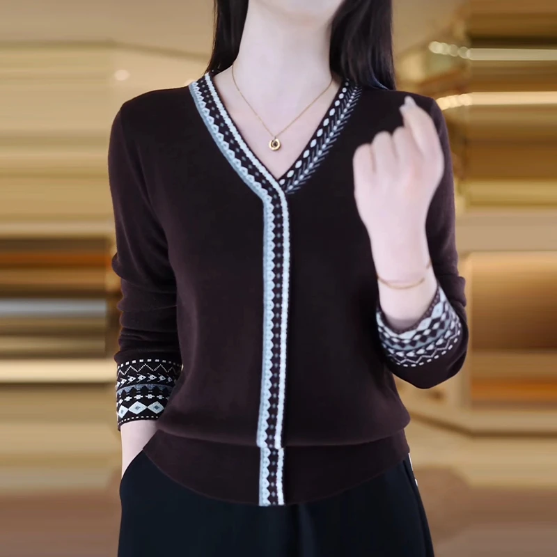 洋气减龄时尚V领套头针织衫女2025秋季新款休闲简约通勤百搭上衣