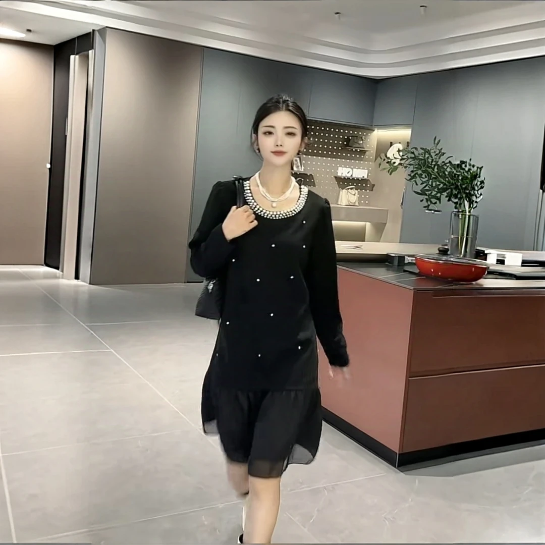2025秋季新款胖MM大码赫本风法式高级圆领重工钉珠气质显瘦连衣裙