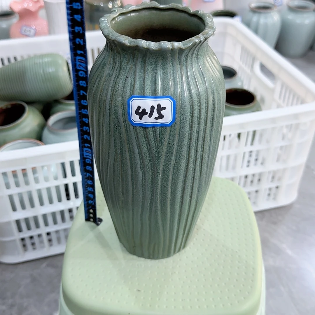 415号陶瓷高24.5厘米微瑕一个