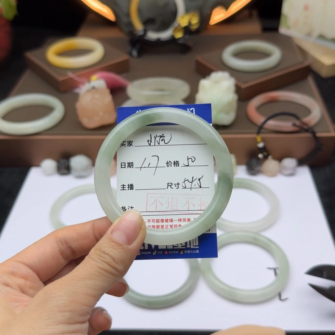 石英质玉手镯未镶嵌小*党