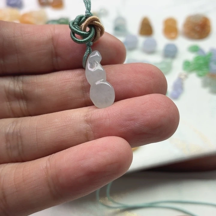 翡翠未镶嵌颈饰葫芦白色