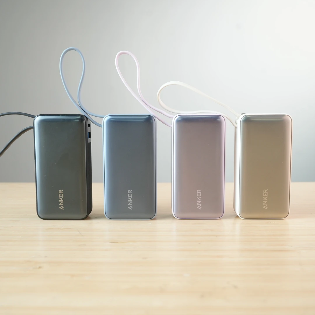 9新  ANKER安克充电宝自带线10000毫安超大容量新款便携带显屏