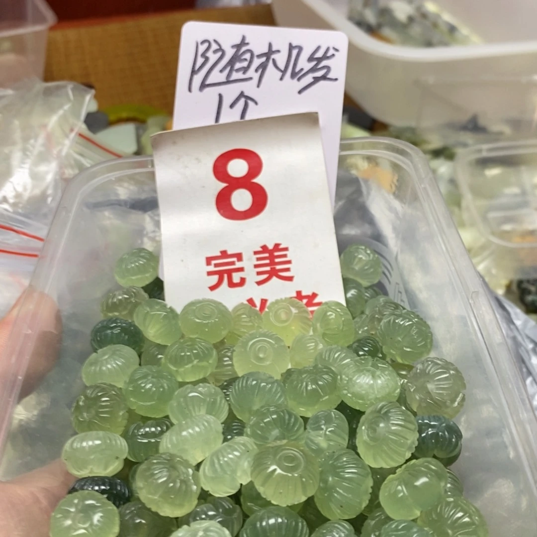 蛇纹石玉挂坠未镶嵌