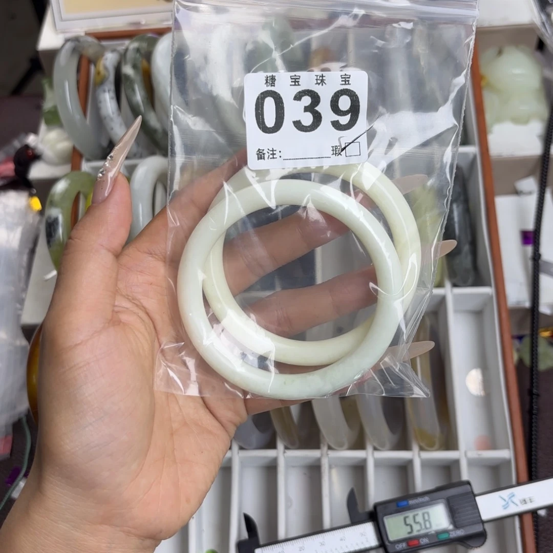 未镶嵌蛇纹石玉手镯?****）