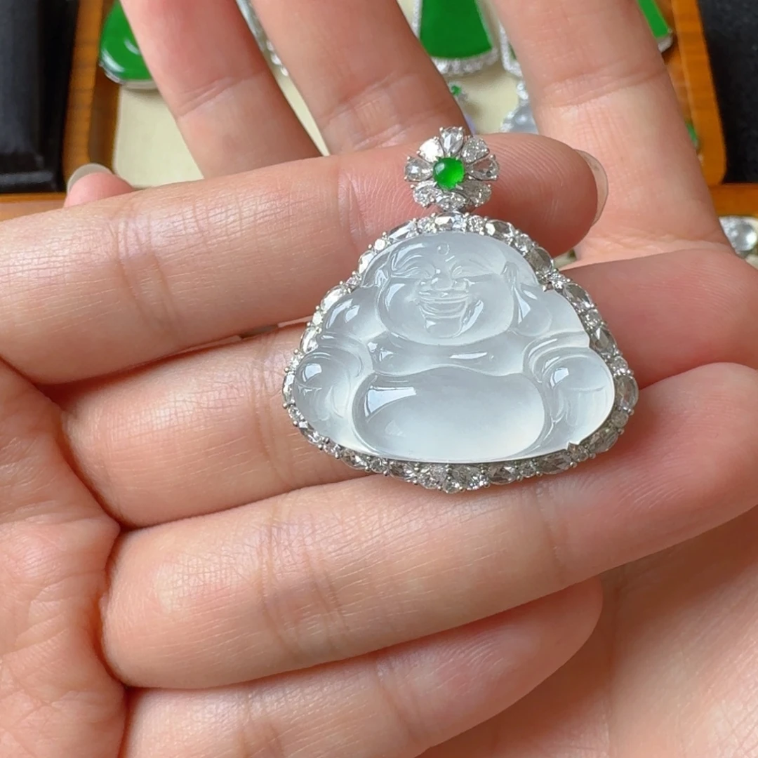 颈饰18K金镶嵌翡翠吊坠