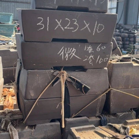 100-6。   微瑕。