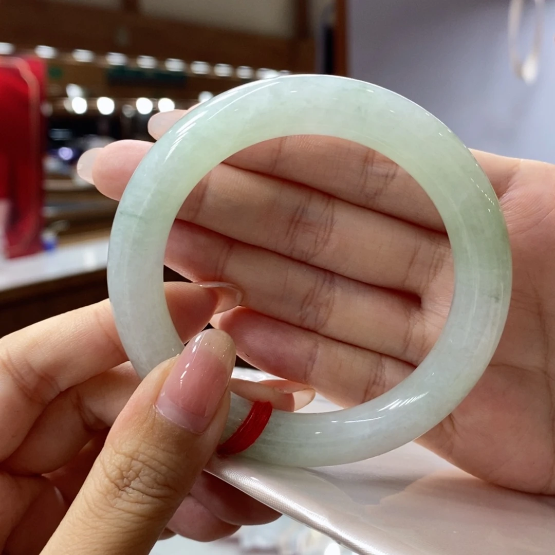 翡翠手镯未镶嵌翡翠