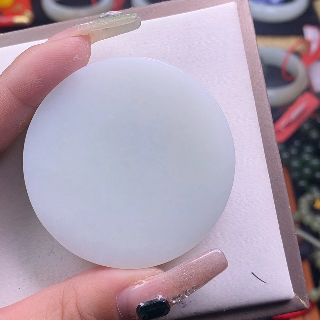 医***心和田玉未镶嵌颈饰