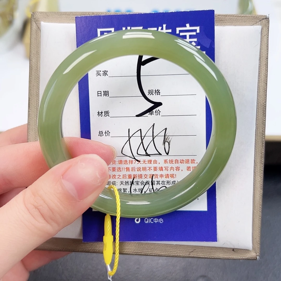 和田玉未镶嵌手镯