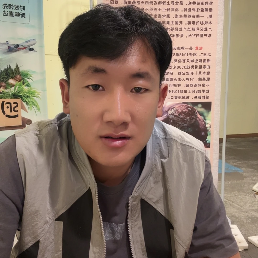 杨***少完全开放亚英村新鲜松茸