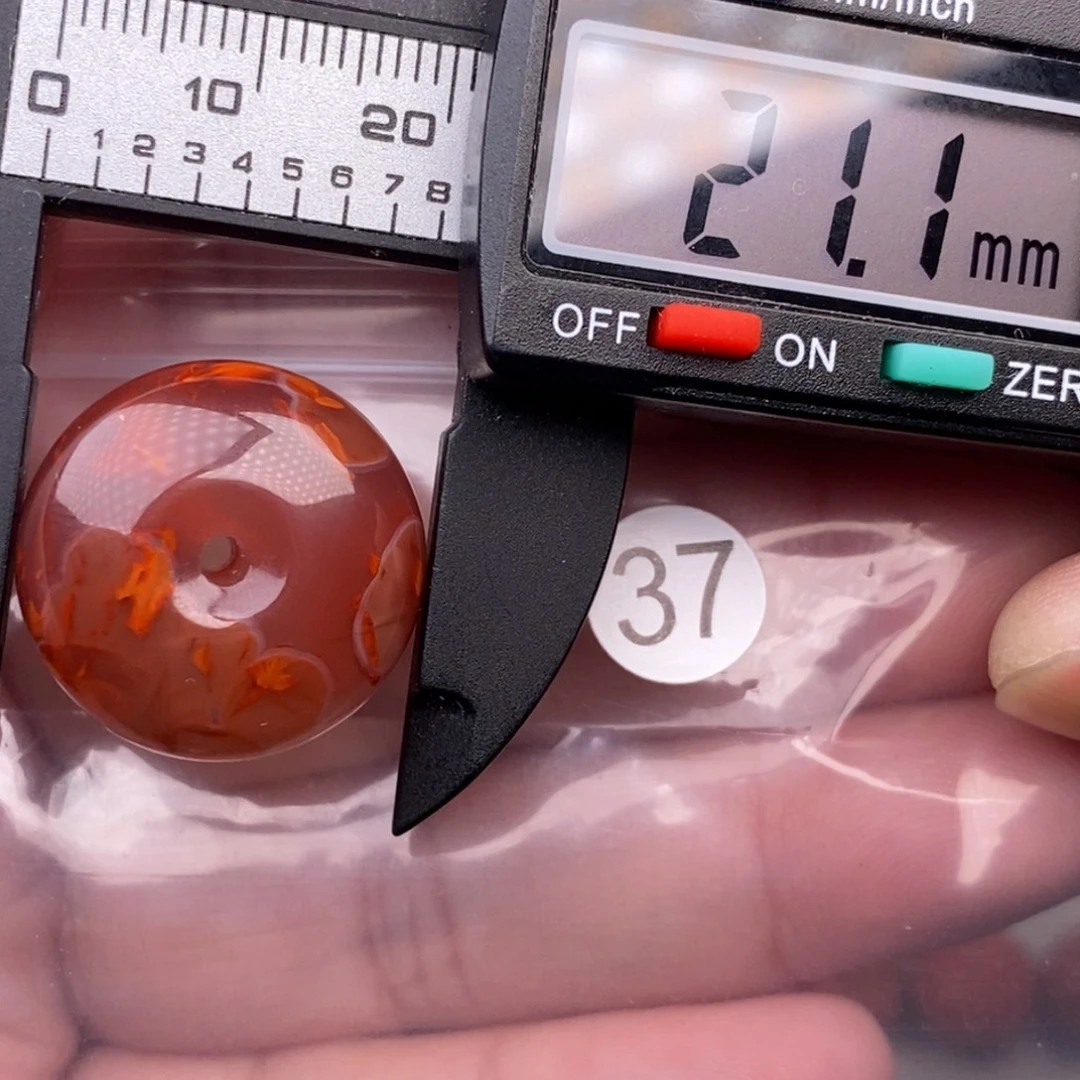 南红玛瑙未镶嵌配饰有瑕疵