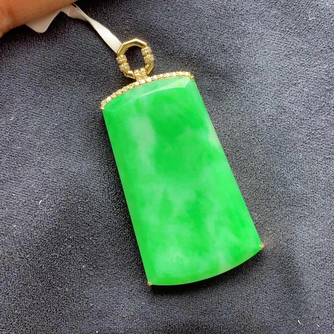 颈饰18K金镶嵌翡翠上新